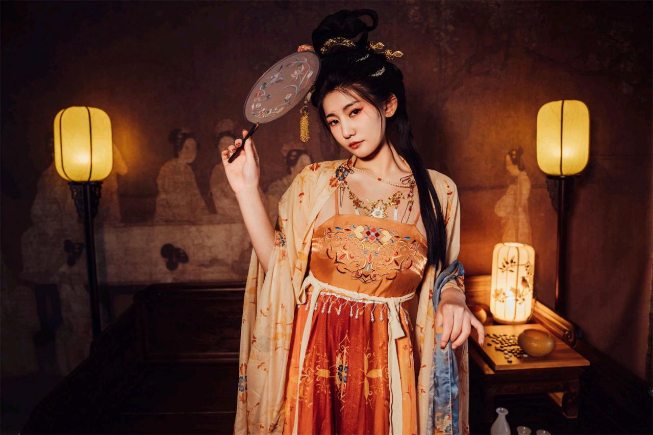 星澜是澜澜叫澜妹呀 - 宫廷春欲晚，华丽古风美好肉体