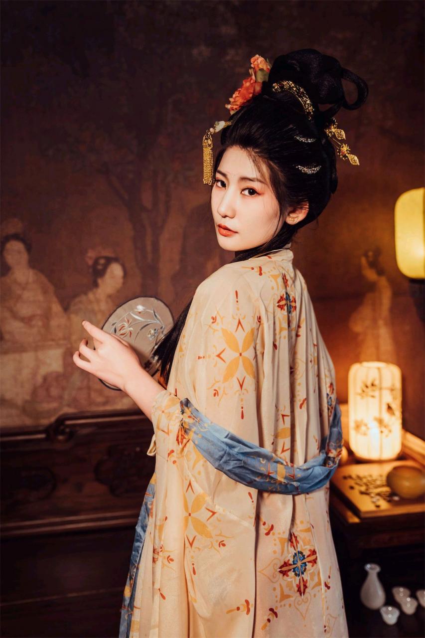 星澜是澜澜叫澜妹呀 - 宫廷春欲晚，华丽古风美好肉体