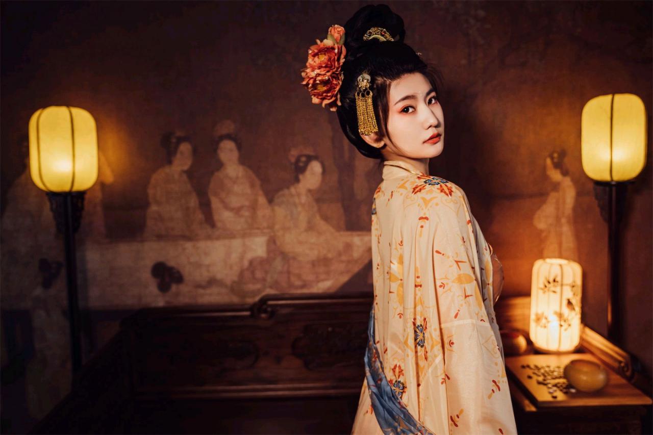 星澜是澜澜叫澜妹呀 - 宫廷春欲晚，华丽古风美好肉体