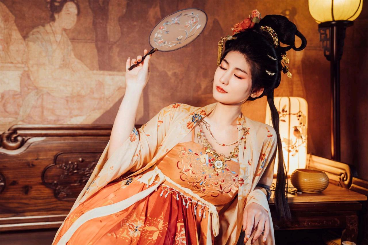 星澜是澜澜叫澜妹呀 - 宫廷春欲晚，华丽古风美好肉体