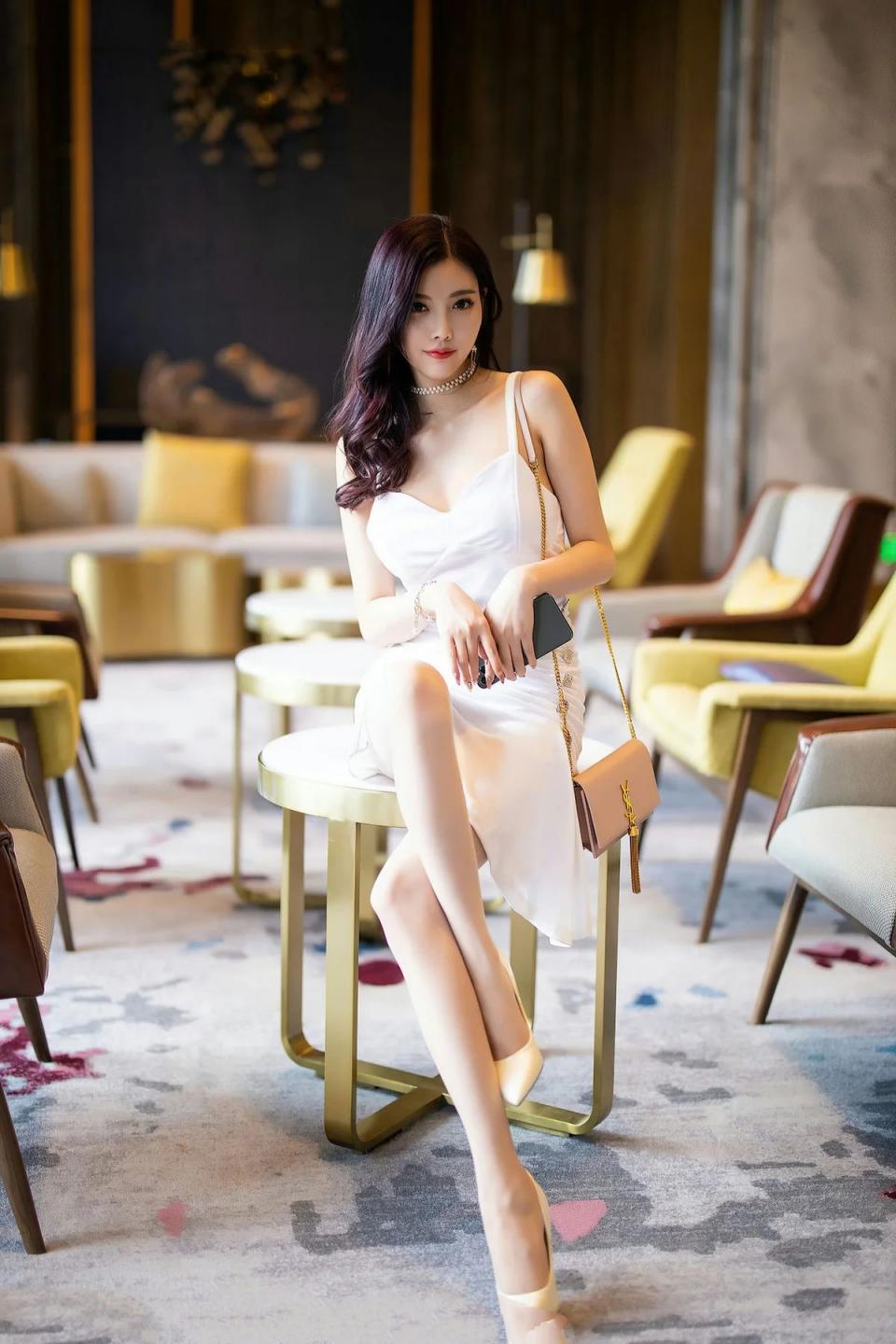 杨晨晨sugar 白色吊裙肉丝