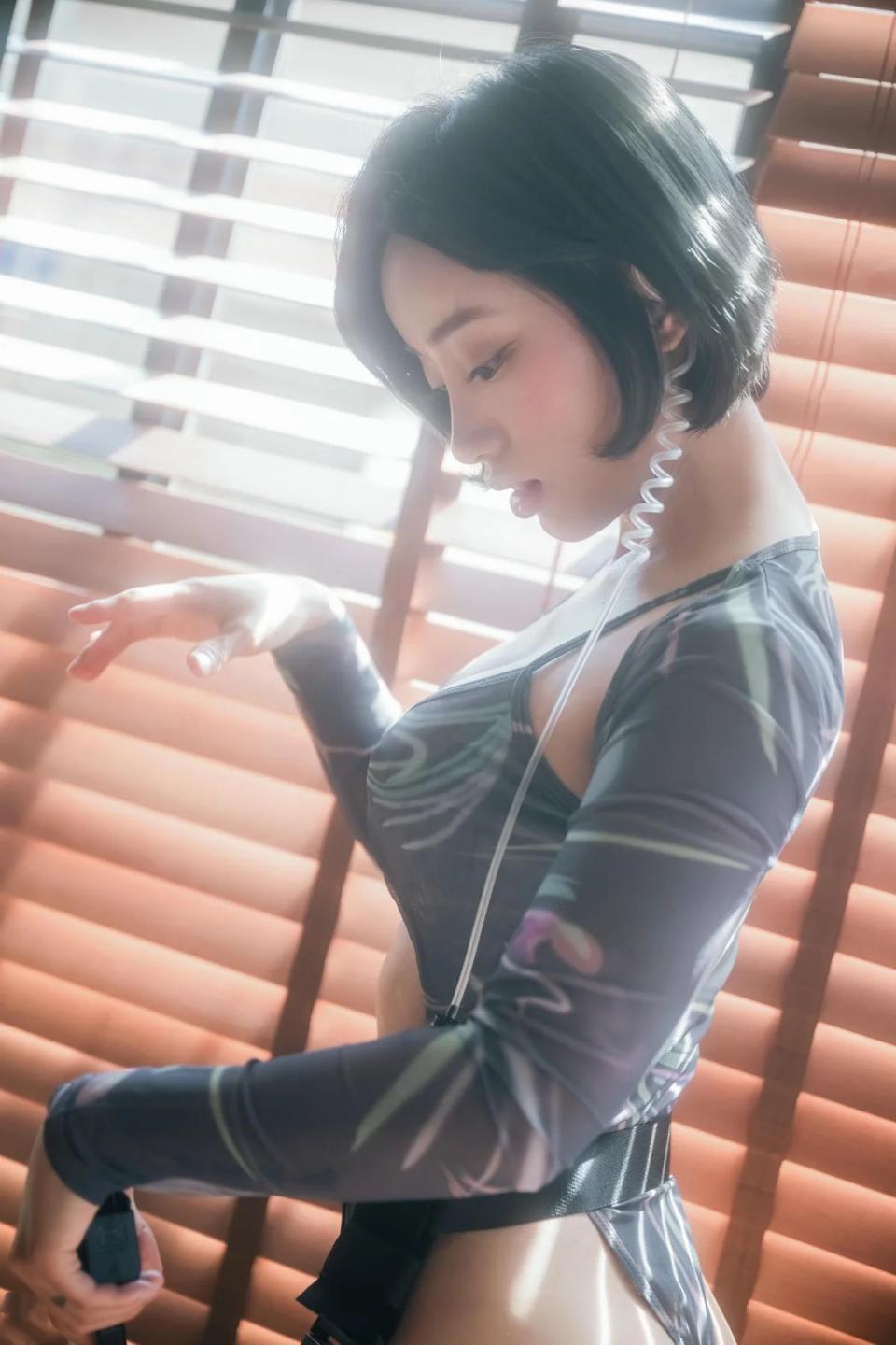 Booty Queen 短发黑枪