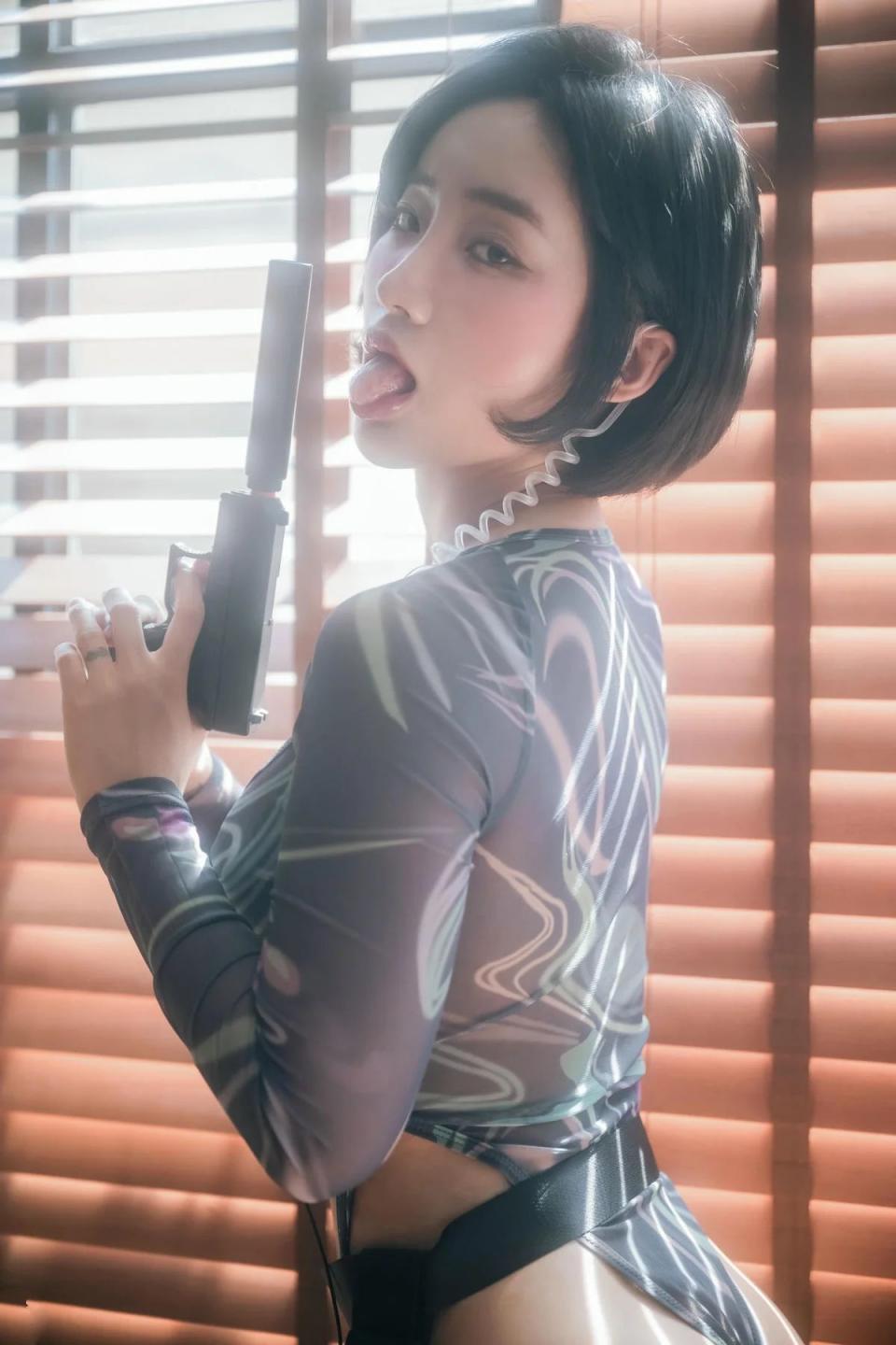 Booty Queen 短发黑枪