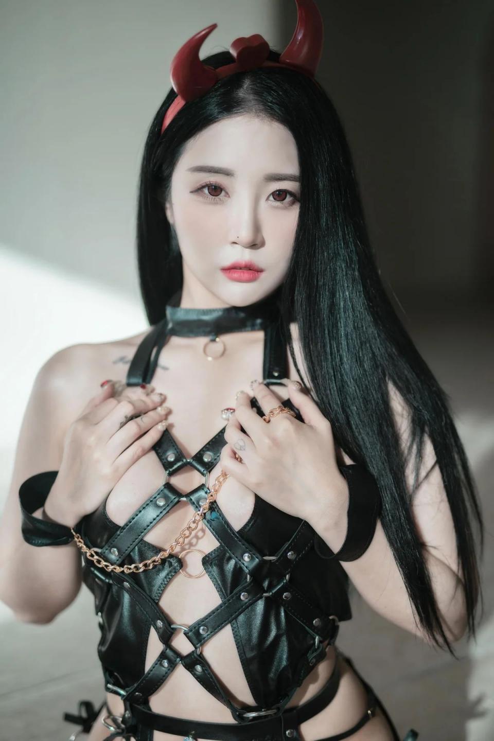 Bomi小恶魔 情趣黑丝