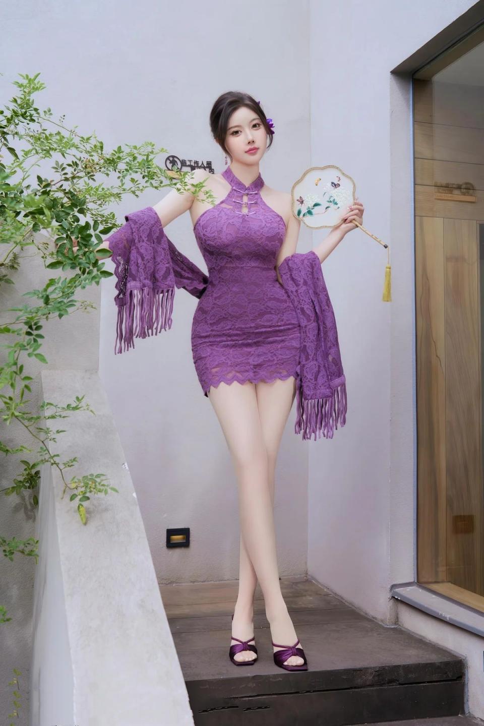 杨晨晨sugar  碧蓝披肩镂空短裙