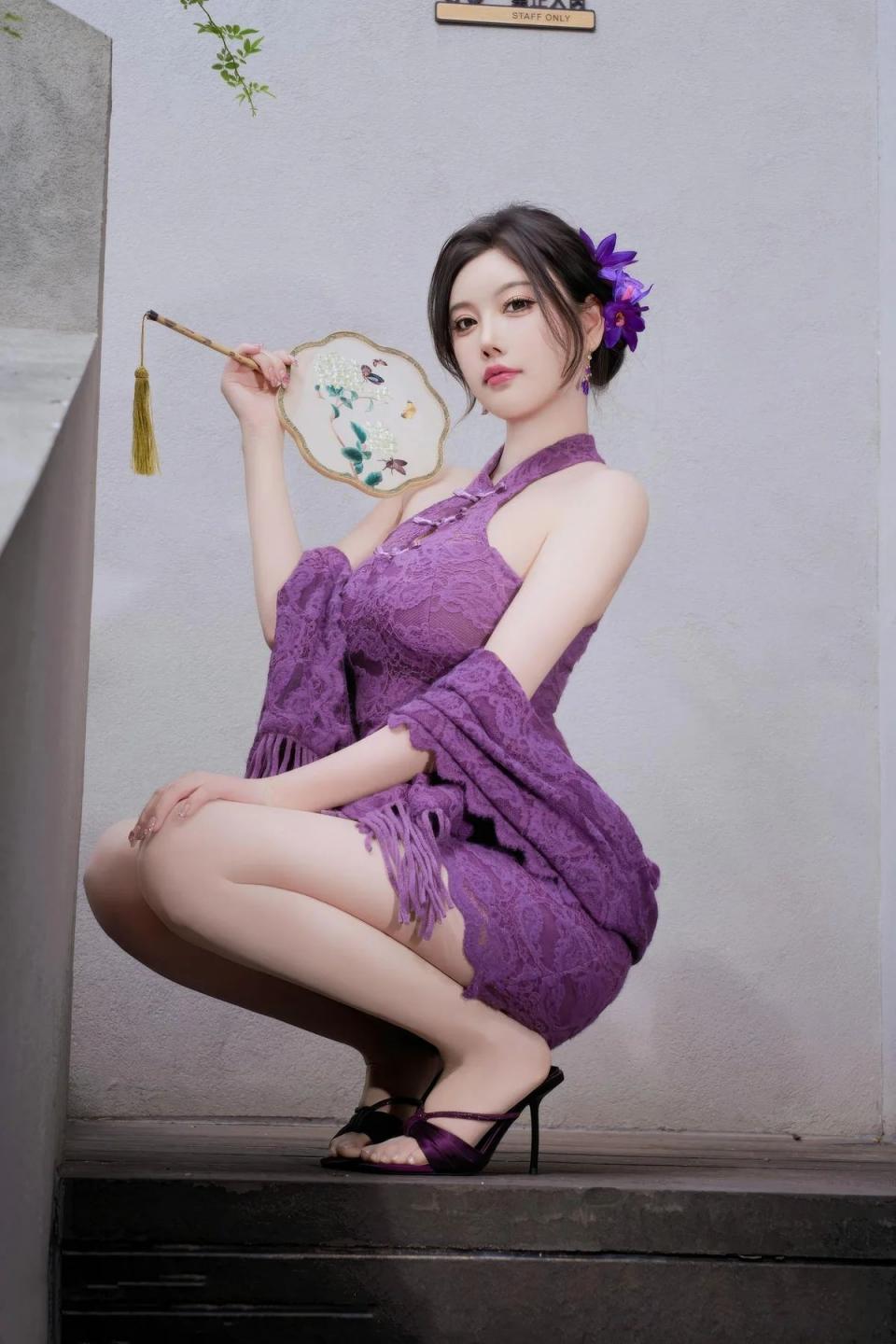 杨晨晨sugar  碧蓝披肩镂空短裙